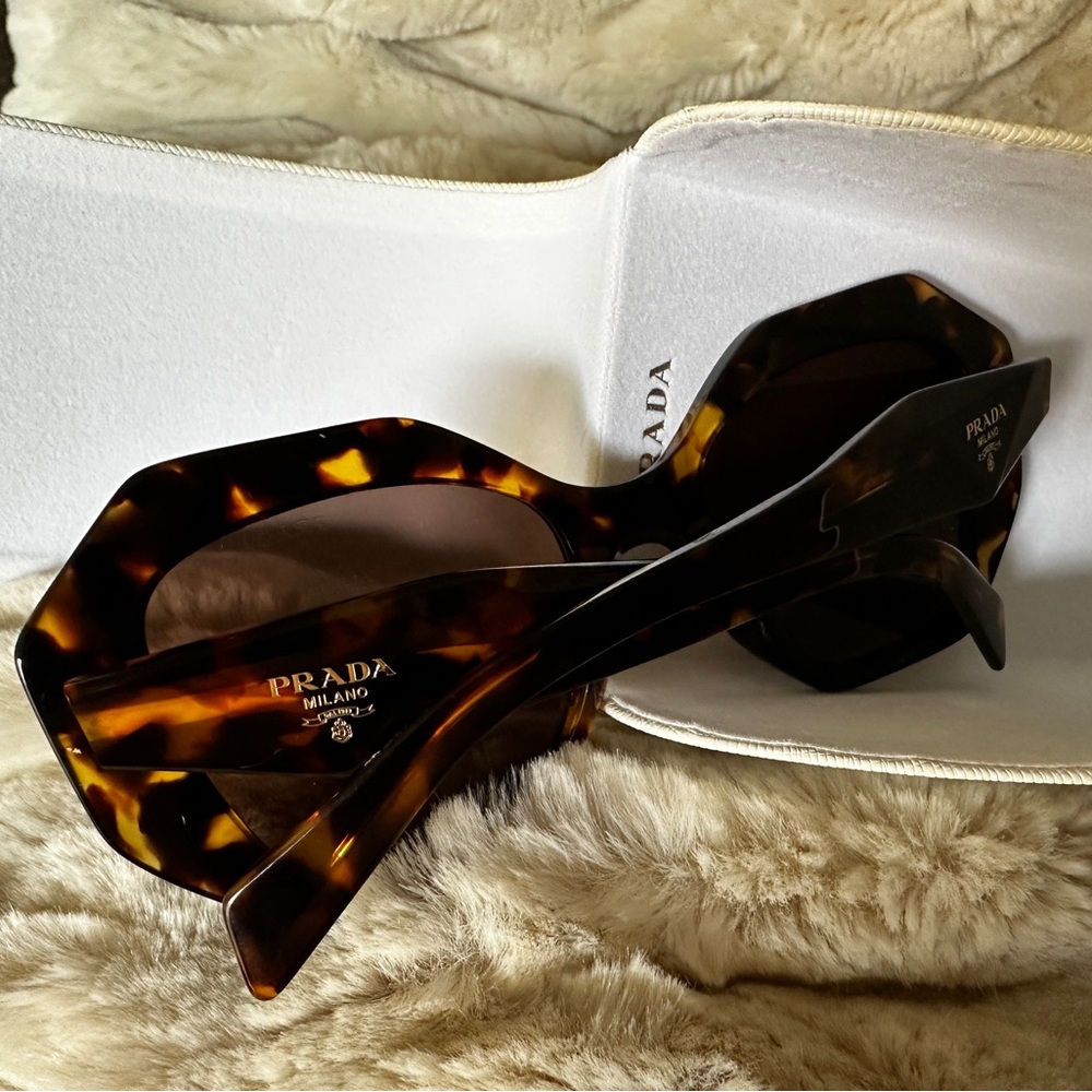 Prada Brown Oversized Glasses - Picture 3 of 12